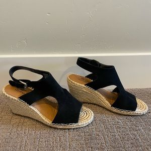 Susina Black Wedges